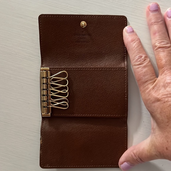 Louis Vuitton Monogram 6 Key Holder - Picture 4 of 9